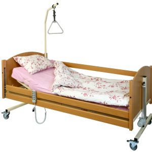 מיטת אשפוז פאולר מלא בחיפוי עץ דגם: HOB-852